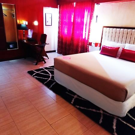 Dulcinea Hotel And Suites Lapu-Lapu City Buitenkant foto