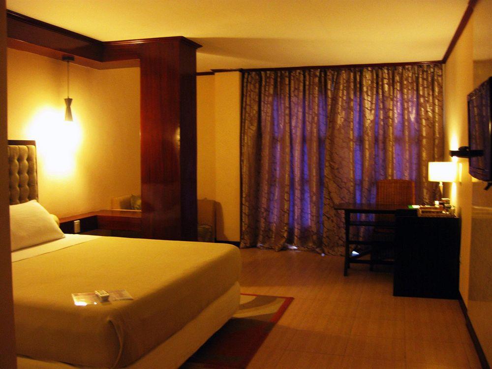 Dulcinea Hotel And Suites Lapu-Lapu City Buitenkant foto