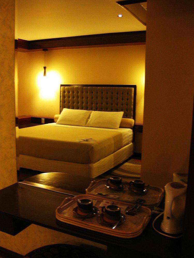 Dulcinea Hotel And Suites Lapu-Lapu City Buitenkant foto