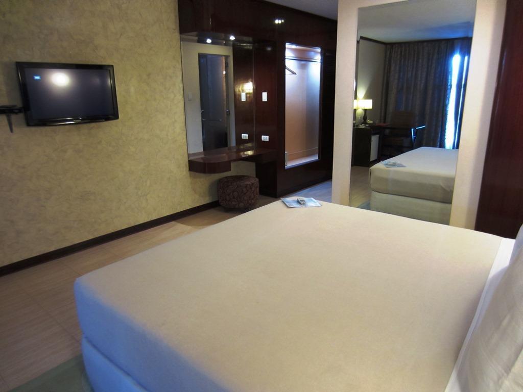 Dulcinea Hotel And Suites Lapu-Lapu City Buitenkant foto
