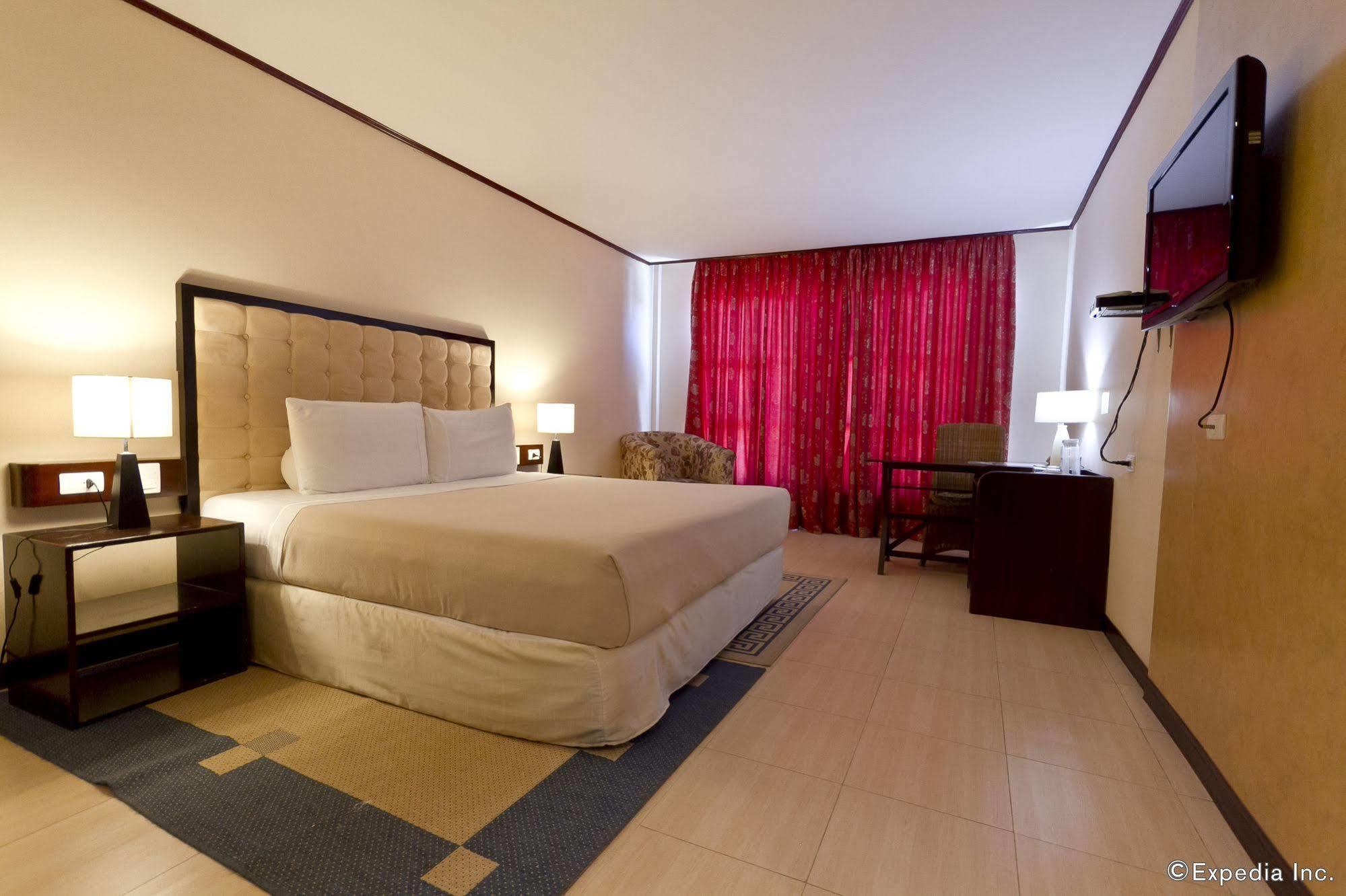 Dulcinea Hotel And Suites Lapu-Lapu City Buitenkant foto