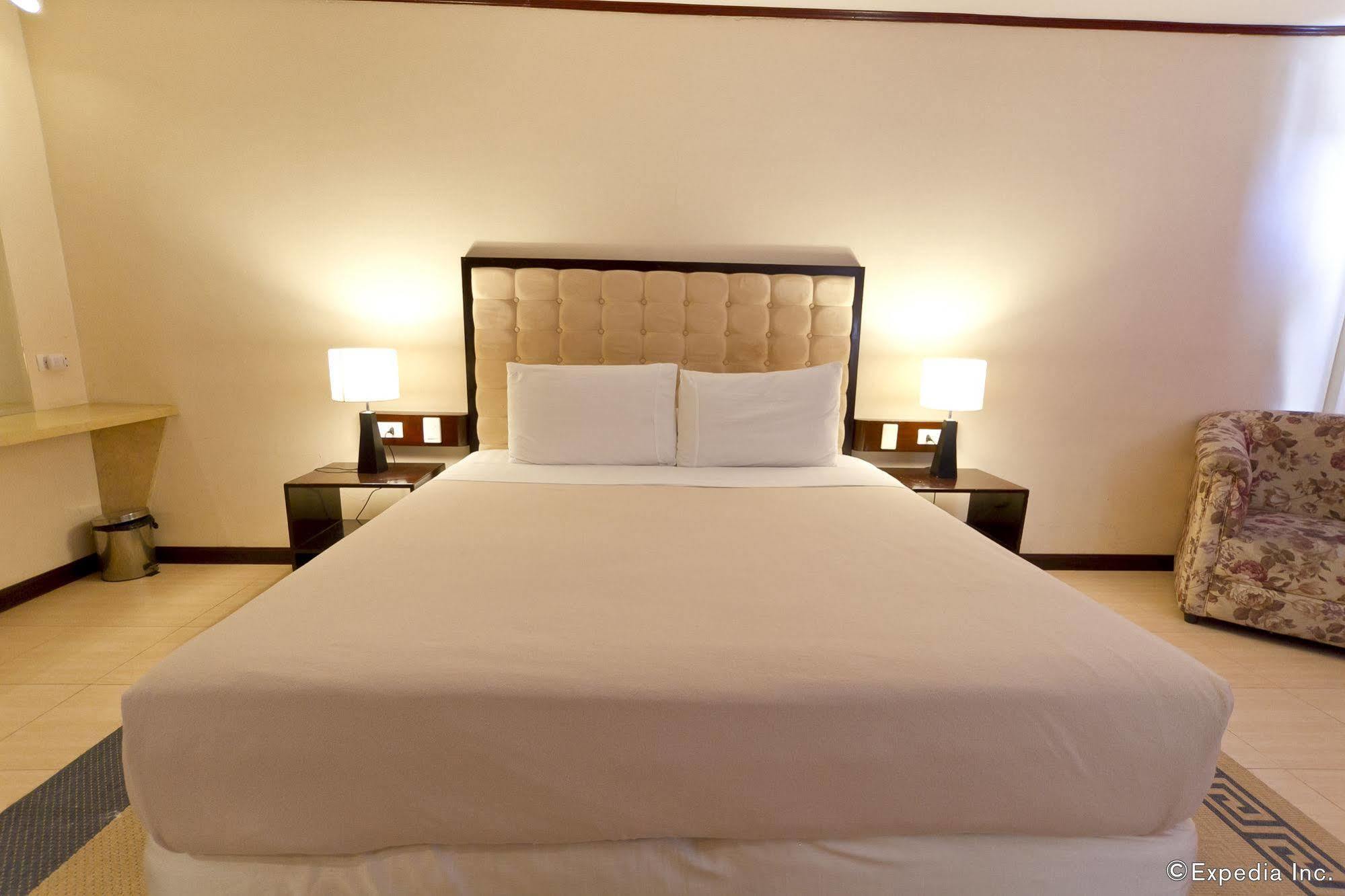 Dulcinea Hotel And Suites Lapu-Lapu City Buitenkant foto