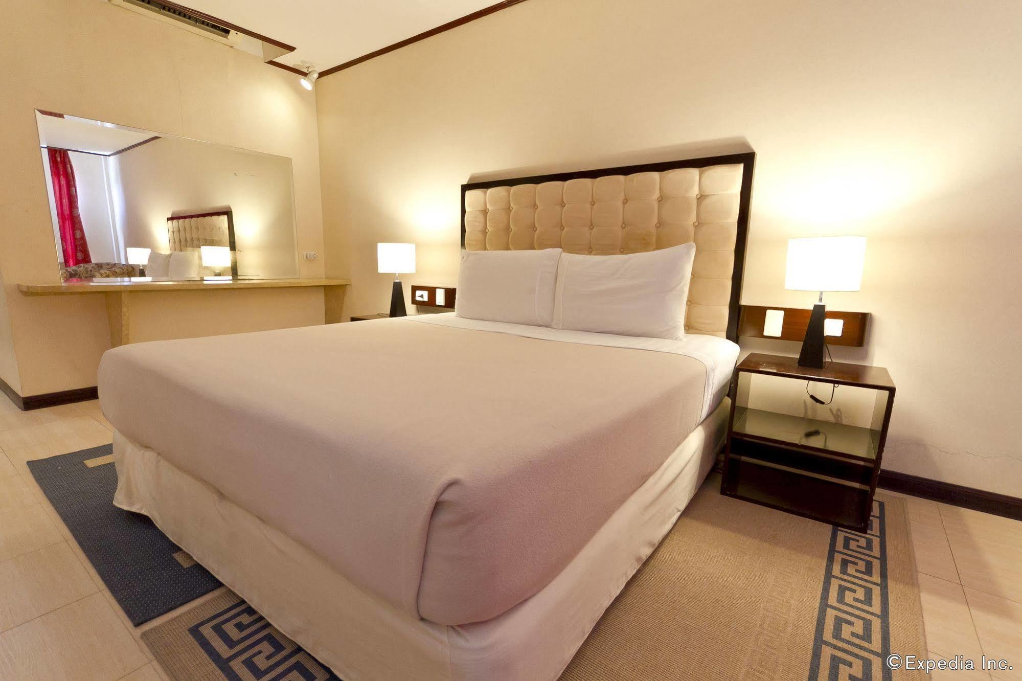 Dulcinea Hotel And Suites Lapu-Lapu City Buitenkant foto