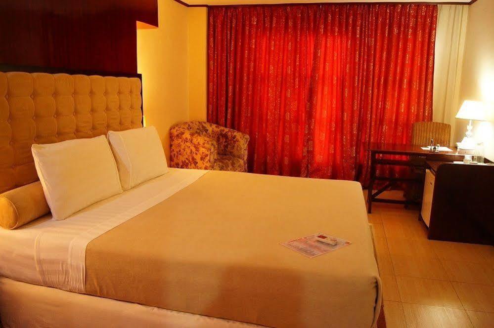 Dulcinea Hotel And Suites Lapu-Lapu City Buitenkant foto