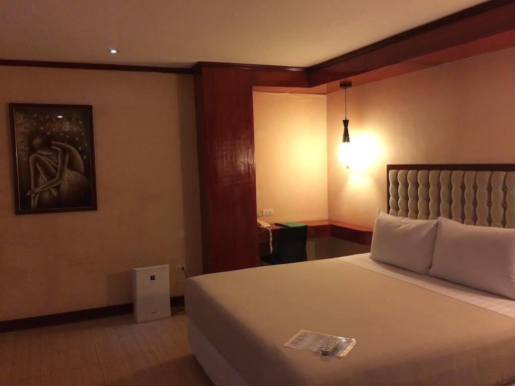 Dulcinea Hotel And Suites Lapu-Lapu City Buitenkant foto